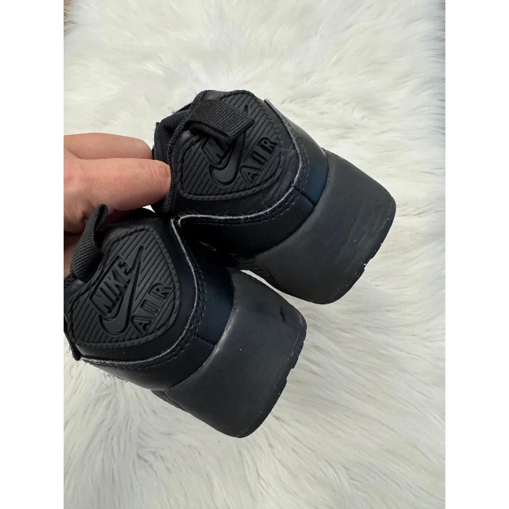 Nike black tennis shoes size 2Y